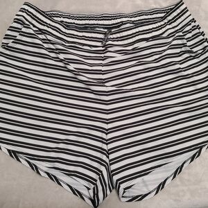 Torrid, striped swim short with pockets. Sz 3